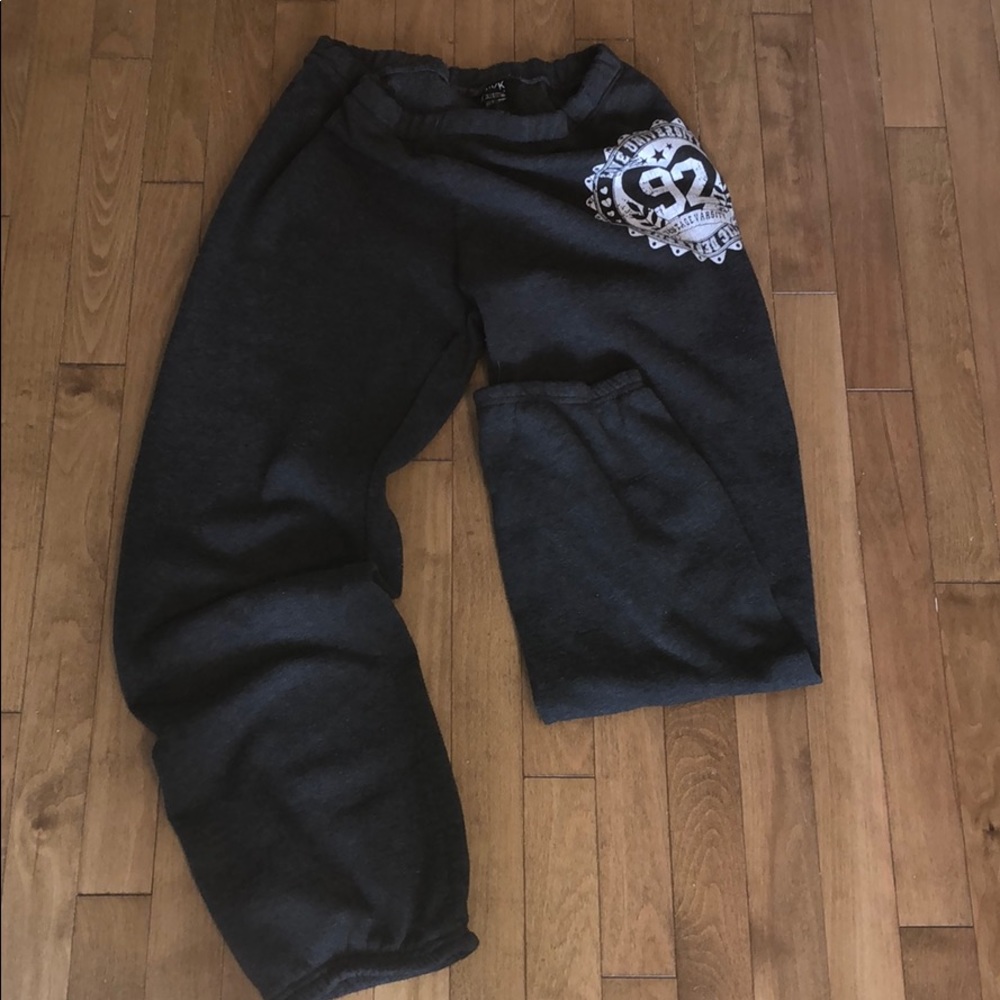 grey sweatpants